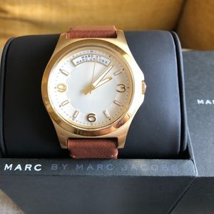 MARC BY MARC JACOBS -  Gold Watch (Unisex)
